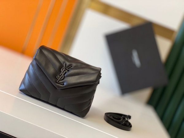 YSL Toy Loulou in Quilted Leather Black with Black Hardware 20*15*7 CM (Next to Original)