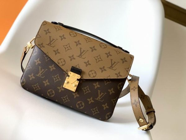 LV Pochette Métis Monogram with Golden Hardware 25*19*7 CM (Next to Original)