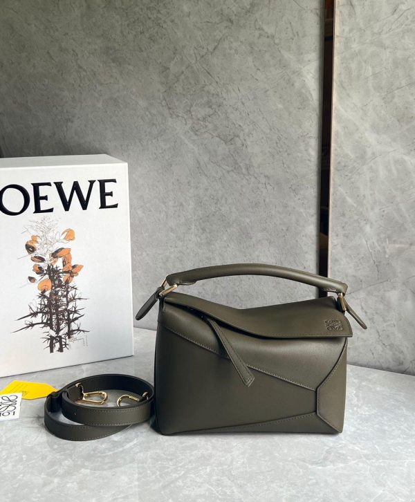 Loewe Small Puzzle Bag in Classic Calfskin in Green 24*16*10 CM (Mirror Quality)